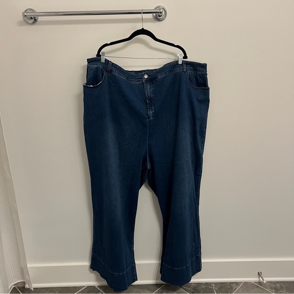 NWT Universal Standard Carol High Rise Cropped Jeans
Dark Indigo Size 2XL - Picture 6 of 11